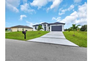 3103 FLORA Avenue, Lehigh Acres, FL 33976 - MLS#225072459