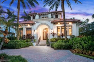 426 13th Ave S, Naples