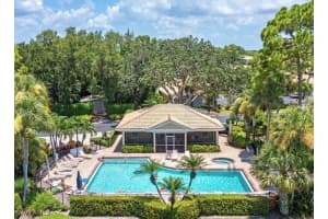 306 Emerald Bay Cir J-8, Naples