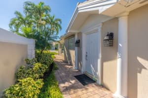 7819 Ionio Ct, Naples