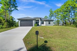 552 Cottonwood Avenue, Lehigh Acres, FL 33974 - MLS#225072597