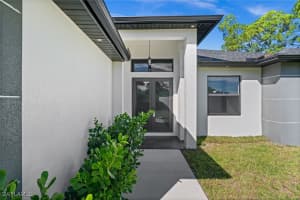 552 Cottonwood Avenue, Lehigh Acres, FL 33974 - MLS#225072597