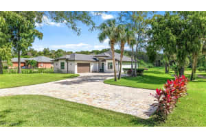 110 6th St Ne, Naples