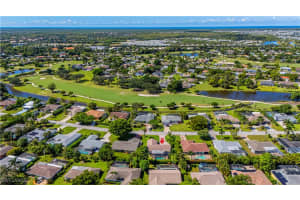 297 Bay Meadows Dr, Naples