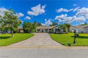 297 Bay Meadows Drive, Naples, FL 34113 - MLS#225073051