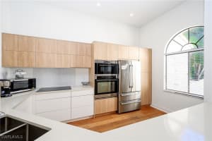 601 Beachwalk Circle, Naples, FL 34108 - MLS#225073072