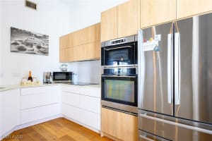 601 Beachwalk Circle, Naples, FL 34108 - MLS#225073072