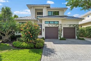 644 Lake Drive, Naples, FL 34102 - MLS#225073095
