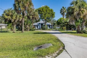 161 18th Ave Ne, Naples