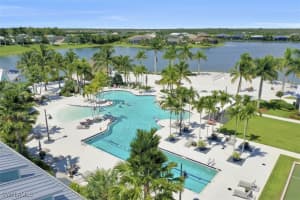 14663 Edgewater Cir, Naples