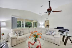 4910 Europa Drive, Naples, FL 34105 - MLS#225073210