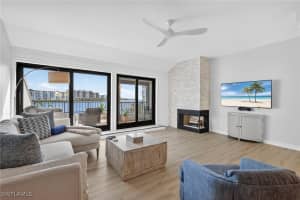 111 La Peninsula Boulevard, Naples, FL 34113 Sold 01/26/26