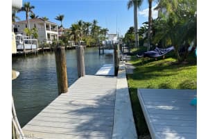 677 18th Avenue, Naples, FL 34102 - MLS#225073551