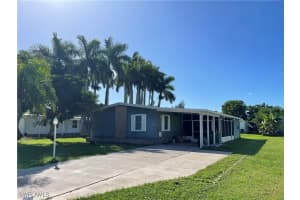 130 Grassy Key Ln 37, Naples