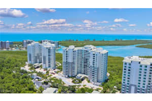 285 GRANDE Way, Naples, FL 34110 - MLS#225073619