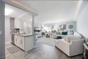 1085 Forest Lakes Dr 8105, Naples