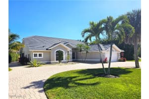 300 Wentworth Court, Naples, FL 34104 - MLS#225073689