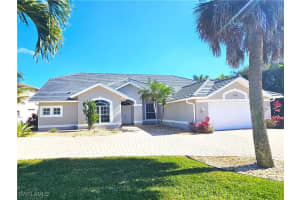 300 Wentworth Court, Naples, FL 34104 - MLS#225073689