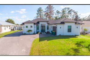 2740 35th Ave Ne, Naples