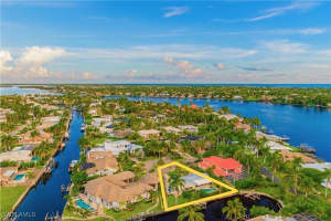 1250 Tuna Court, Naples, FL 34102 - MLS#225073898
