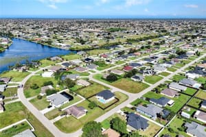 636 8th Terrace, Cape Coral, FL 33909 - MLS#225073910