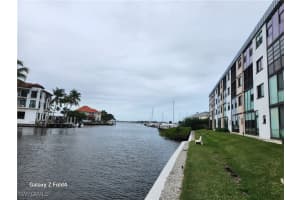 805 RIVER POINT Drive, Naples, FL 34102 - MLS#225073920