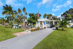 20 Derhenson Dr, Naples