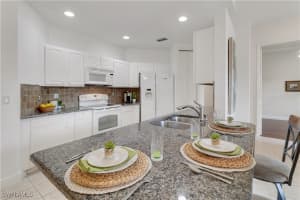 994 Eastham Way, Naples, FL 34104 - MLS#225074086