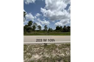 203 10th Street, Lehigh Acres, FL 33972 - MLS#225074127