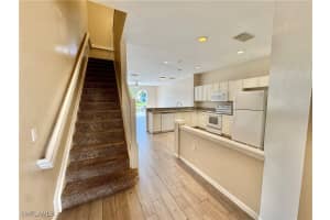 912 Hampton Cir 92, Naples