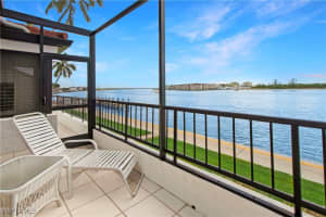 105 La Peninsula Boulevard, Naples, FL 34113 - MLS#225074305