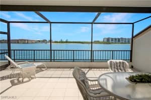 105 La Peninsula Boulevard, Naples, FL 34113 - MLS#225074305