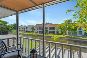 4263 Island Cir 3, Fort Myers
