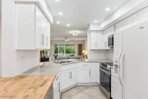 876 Gulf Pavilion Drive, Naples, FL 34108 - MLS#225074362