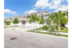 257 Indies Dr E 102, Naples, FL 34114 - MLS#225074568