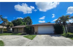 2550 10th St N, Naples