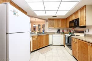 586 Beachwalk Circle, Naples, FL 34108 - MLS#225074639