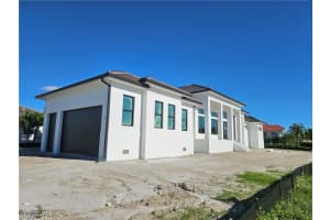 211 Landmark Street, Marco Island, FL 34145 - MLS#225074708