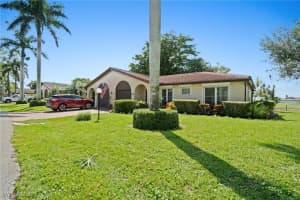 1037 Forest Lakes Dr 8d, Naples