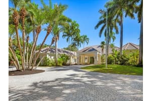 656 Hickory Rd, Naples