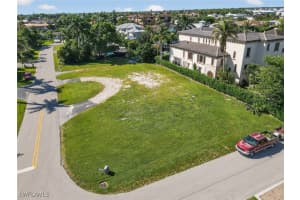 1585 Pelican Avenue, Naples, FL 34102 - MLS#225074915