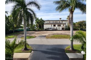 1585 Pelican Avenue, Naples, FL 34102 - MLS#225074915