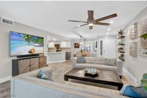 636 Wiggins Bay Dr 636, Naples