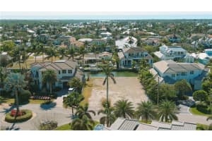 1670 Dolphin Court, Naples, FL 34102 - MLS#225075009