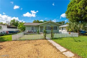 2432 Washington Avenue, Naples, FL 34112 - MLS#225075069