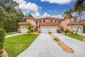 15260 Cedarwood Ln A201, Naples