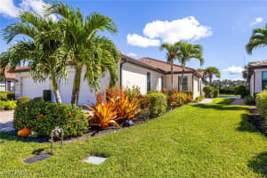 1482 Oceania Dr S, Naples
