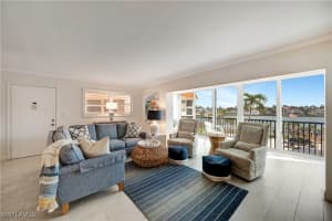 222 Harbour Dr 312, Naples