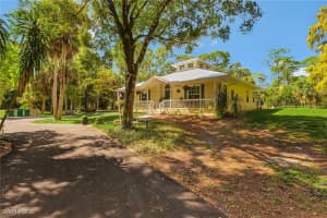 611 8th Street, Naples, FL 34117 - MLS#225075575