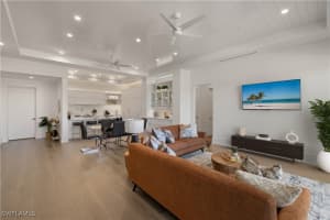 201 8th St S 104, Naples, FL 34102 - MLS#225075632
